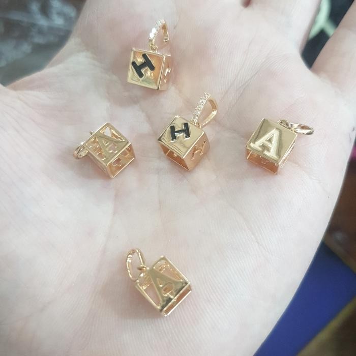 Liontin bandul kalung inisial huruf A H emas asli 375 8k kotak kubus