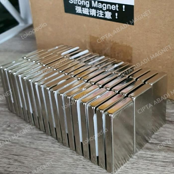 

Magnet Neodymium 40x20x5mm/ Magnet kotak / Magnet Persegi / Magnet N52