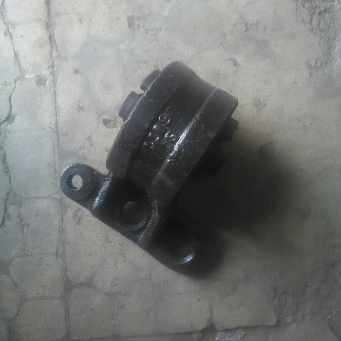 Engine Mounting Kanan Mobil Timor