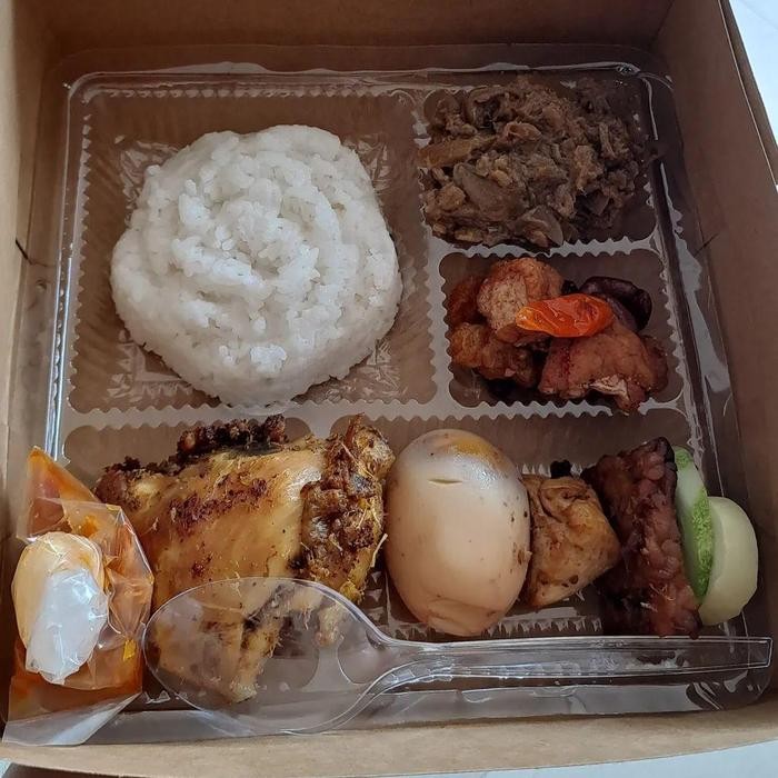 

Pilihan- Nasi Gudeg Besek Komplit