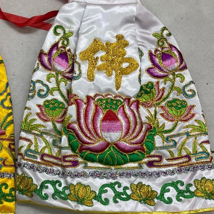 Jubah Pakaian Dewa Rupang Motif Teratai Timbul Ukuran 12 Inci - Putih