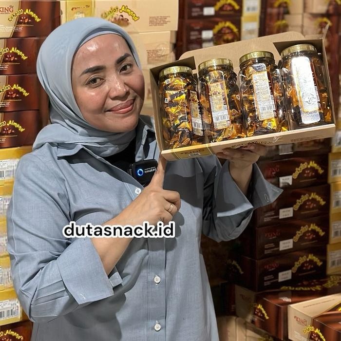 

Almond D'King Coklat Muzdalifah - 1 Karton (4 Toples) - Isi 40 Per Toples Promo