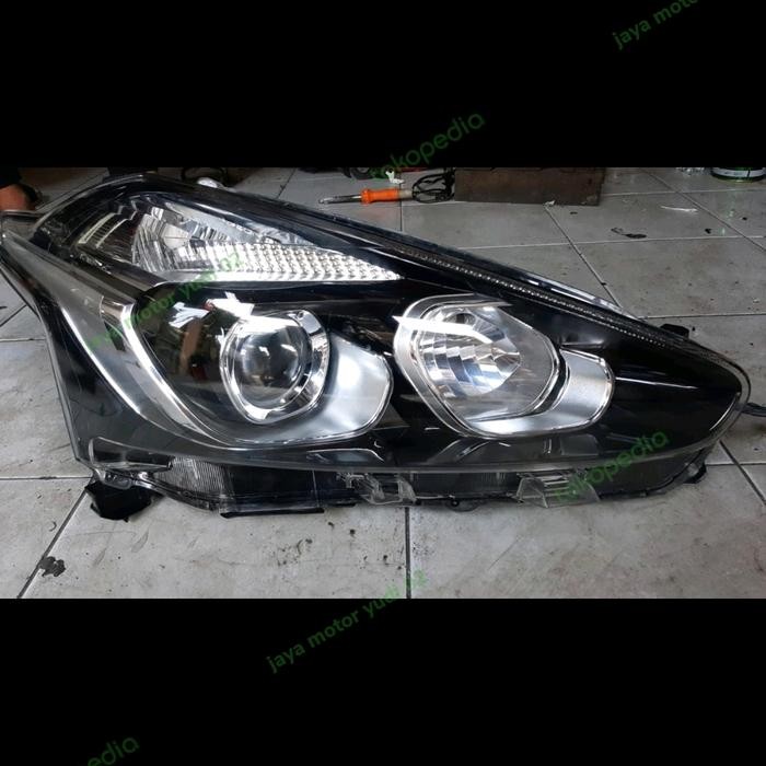 headlamp lampu depan sienta kanan original