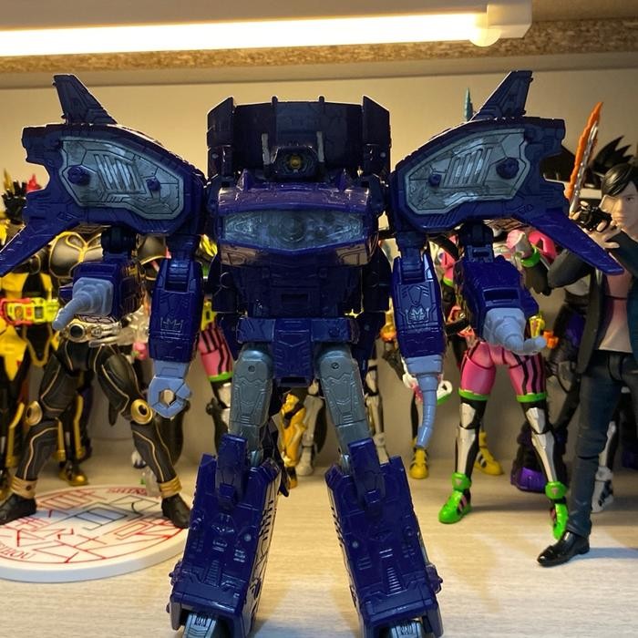 Transformers Siege Shockwave