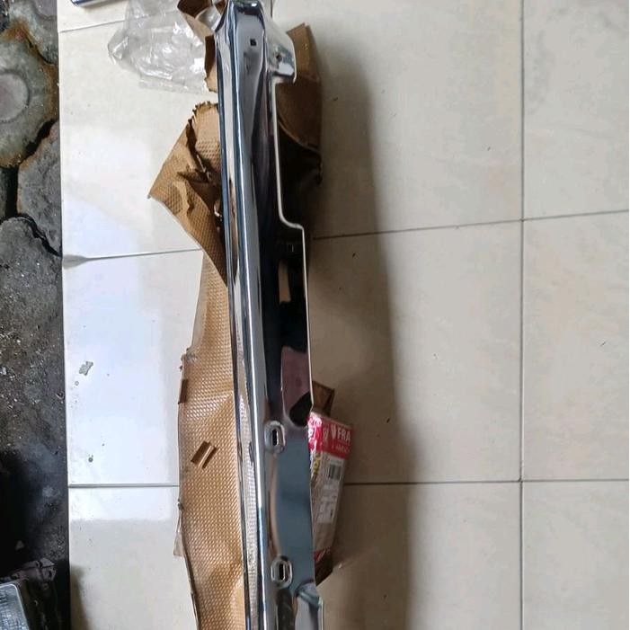 Bumper Depan Toyota Hilux RN25 12R Tahun 75-78 Original Toyota Japan