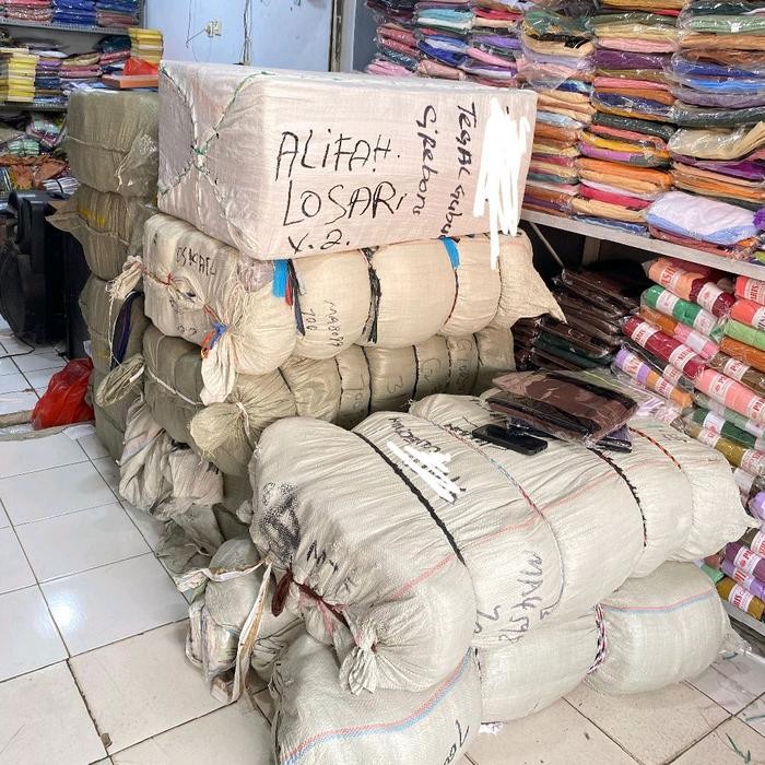 Top Paket ambyar Jilbab ZR 4pcs khusus hari ini