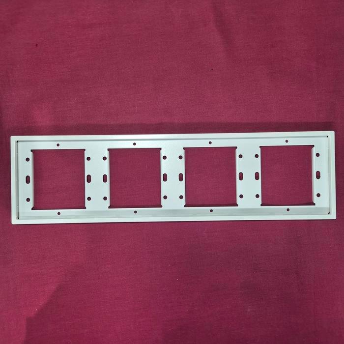 700640N Frame Saklar Stop Kontak 4 Gang I7 White Simon