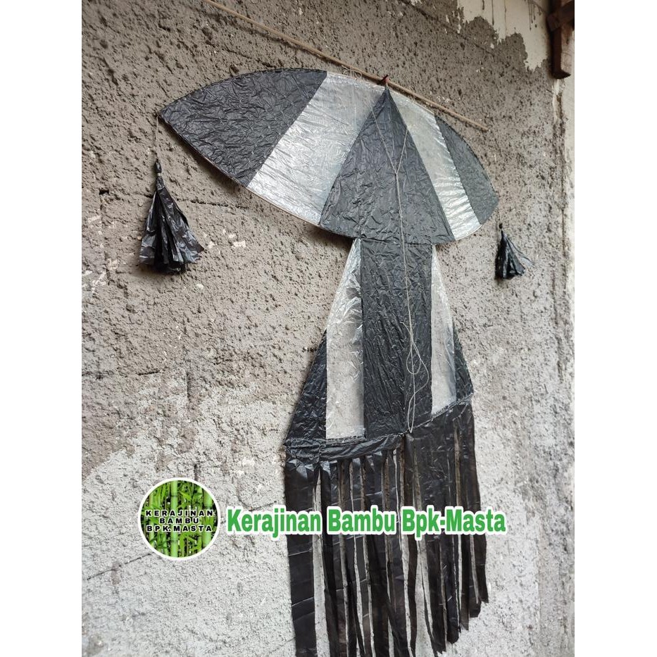 Layangan Peteng Model Kipasan