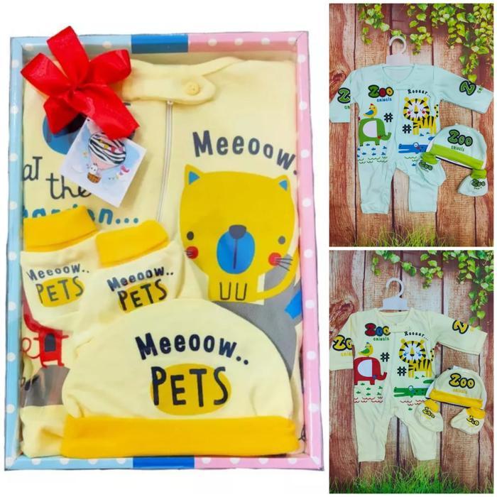 Set Hadiah Bayi Laki-Laki Isi Jumper Katun, Topi Rajut, Kaos Kaki, Kacamata, dan Mainan Rattle
