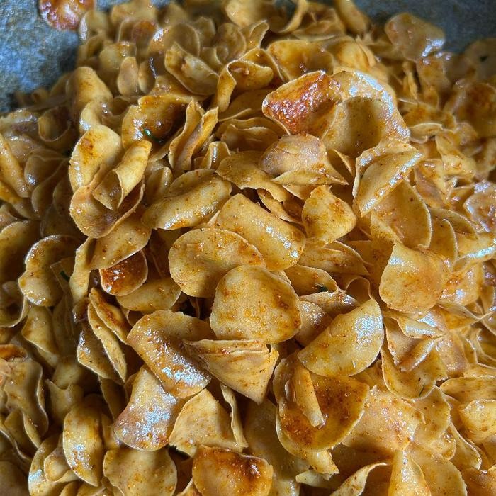 

MORING RISGIANI PEDAS KRIUK DAUN JERUK 1 KG TERMURAH / KERIPIK MORING GARUT / CEMILAN MORING KERING