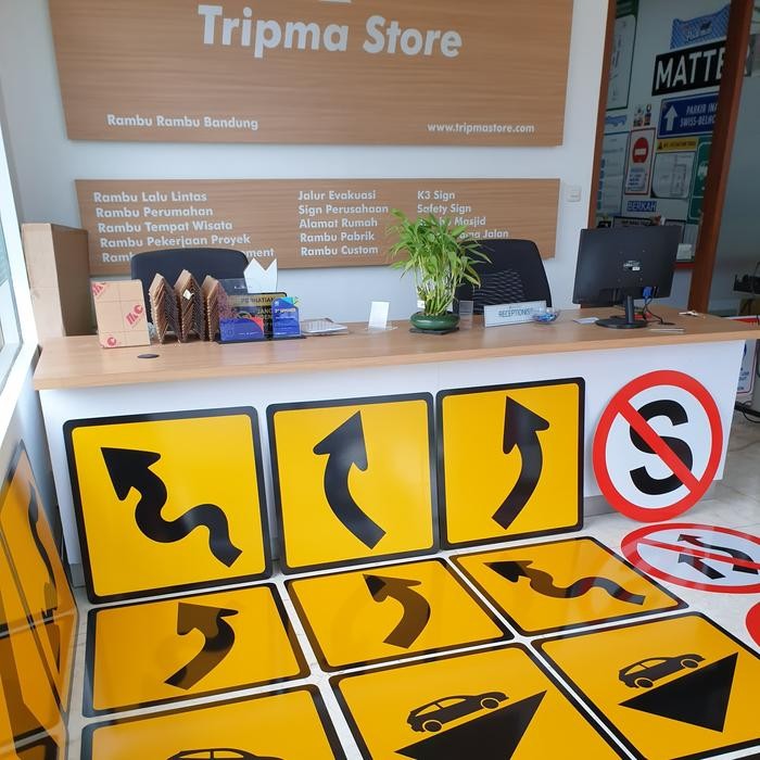 

RAMBU RAMBU PERINGATAN UKURAN 60CM X 60CM - ACP / PLAT ALUMINIUM - REFLECTIVE