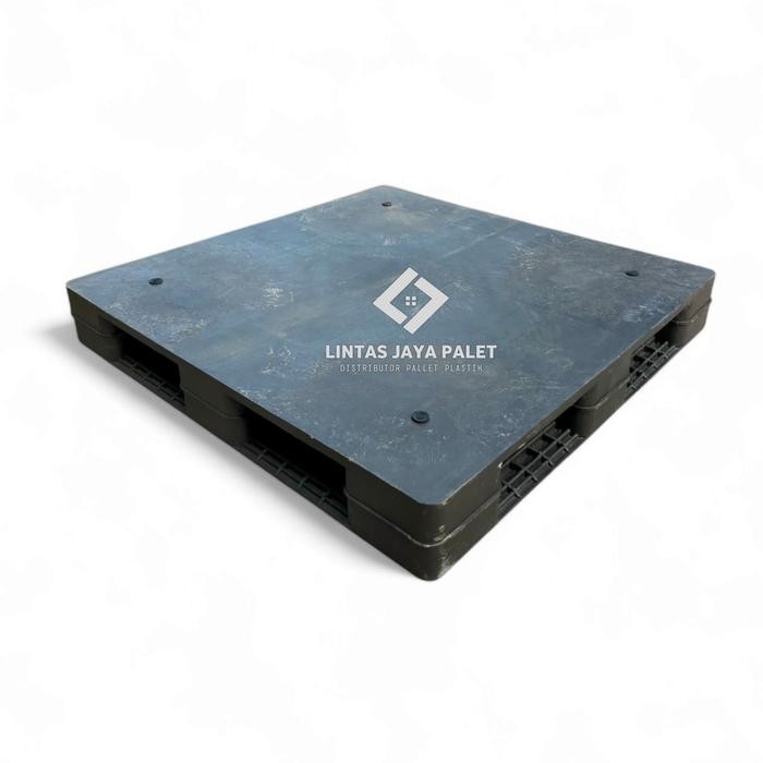 

NEW PRODUK PALLET PLASTIK FLAT UKURAN 110X110X14 CM PALET PLASTIK RATA KAPASITAS 3 TON MAWAR-89