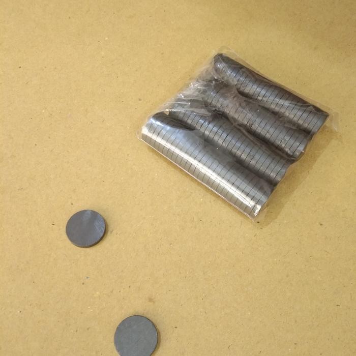 

New GROSIR [100pc] MAGNET BULAT 10 mm Aksesoris Mainan Display Tempelan Kulkas