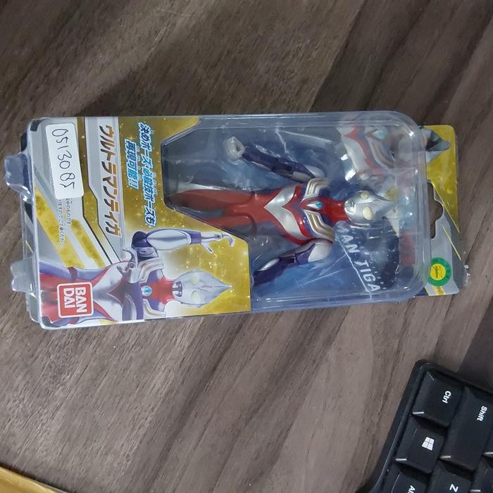 Figur Ultraman Tiga Uk + - 14Cm 23537 [Original Bandai]