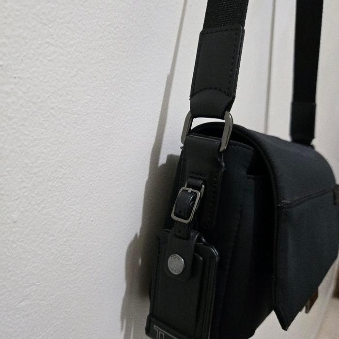 TAS SELEMPANG TUMI HARRISON PRELOVED Kualitas Terbaik