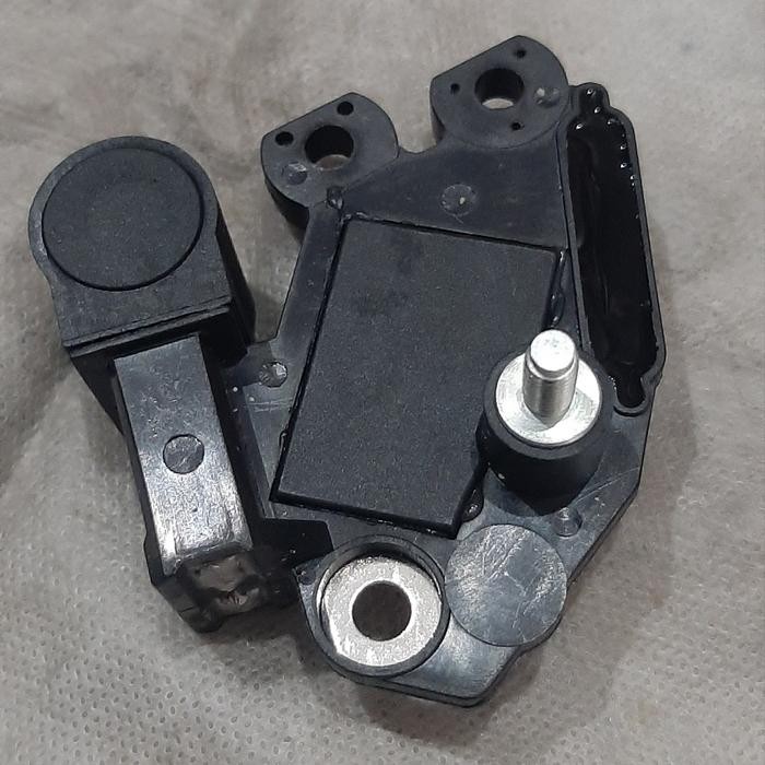 IC regulator alternator IC altenator aisi / aisy dinamo ampere ford fiesta 1.4 1.5 dan 1.6