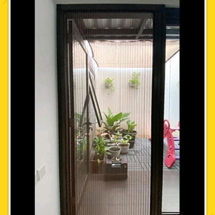 Kasa nyamuk pelindung rumah dari nyamuk Lipat door atau kasa nyamuk sliding untuk pintu