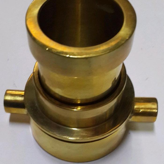 Adaptor Pemadam 1 1/2 " x 1 1/2 " Drat Dalam B Kuningan