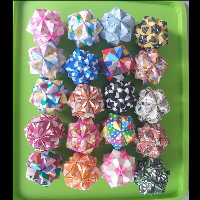 

Bola Origami KUSUDAMA Kertas Jepang Daiso polos 5 cm 20 jenis