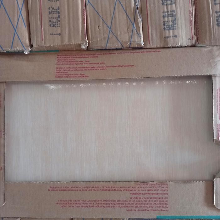 KERAMIK DINDING 25X40-KERAMIK LANTAI 25X40 PUTIH GLOSSY GARIS IKAD