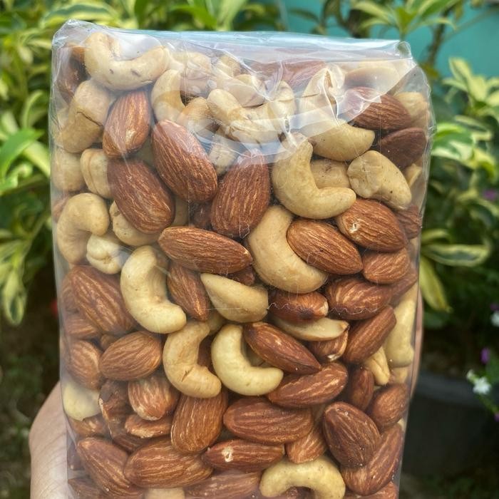 

Kacang mete Wonogiri mix almond renyah dan gurih