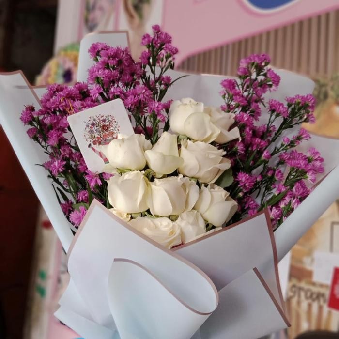 buket bunga wisuda / buket bunga anniversary surabaya Terlaris