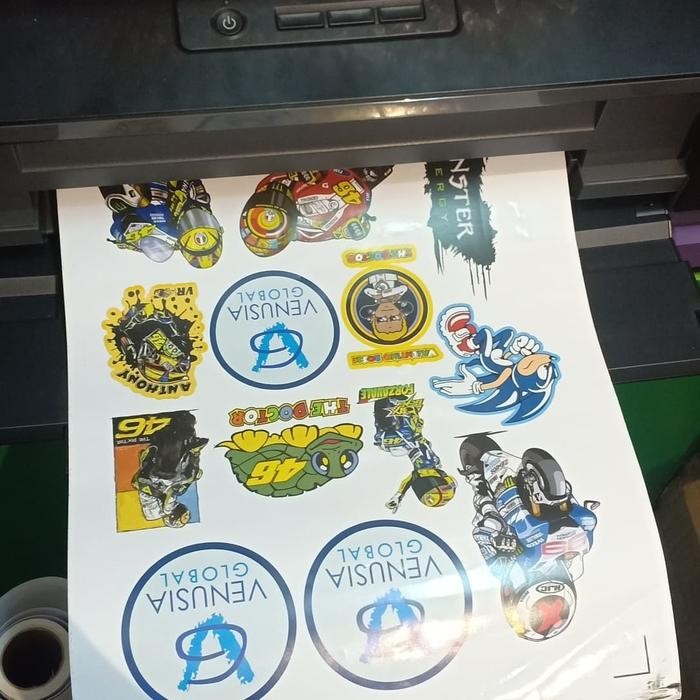 

Bahan Laminasi GLOSSY 140Gsm A4 21cm x 45m - Roll