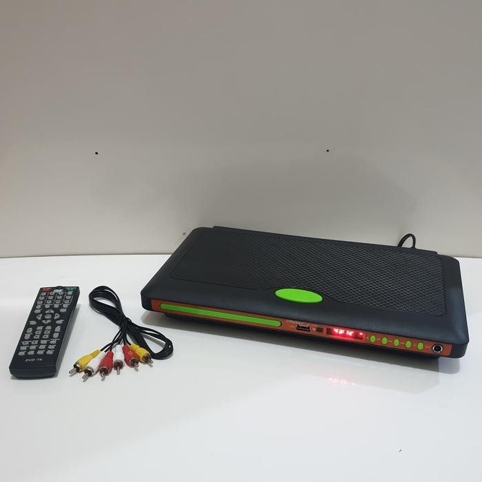 DVD / VCD / CD / MP3 / MP4 / USB Player / Karaoke DAIKEN DK-595D