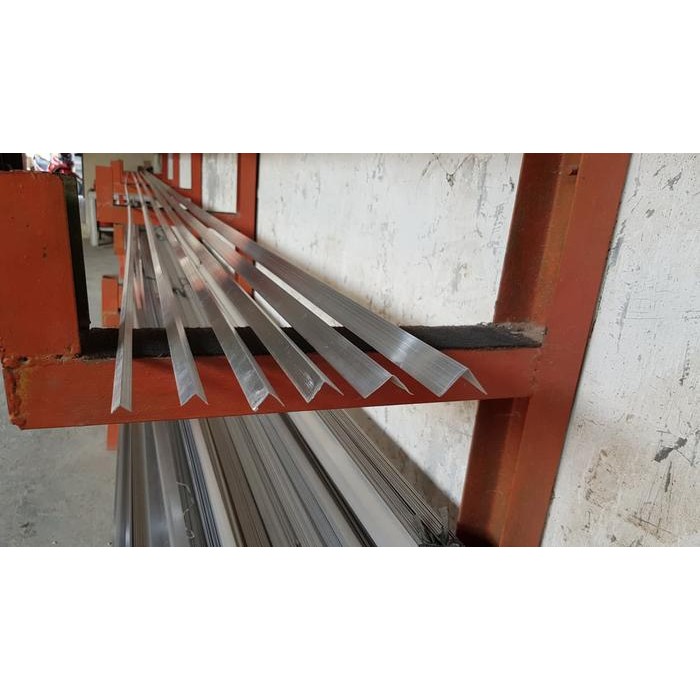Siku Alumunium Lis 3x3CM Untuk Pinggir Meja/Etalase DLL Panjang 6M