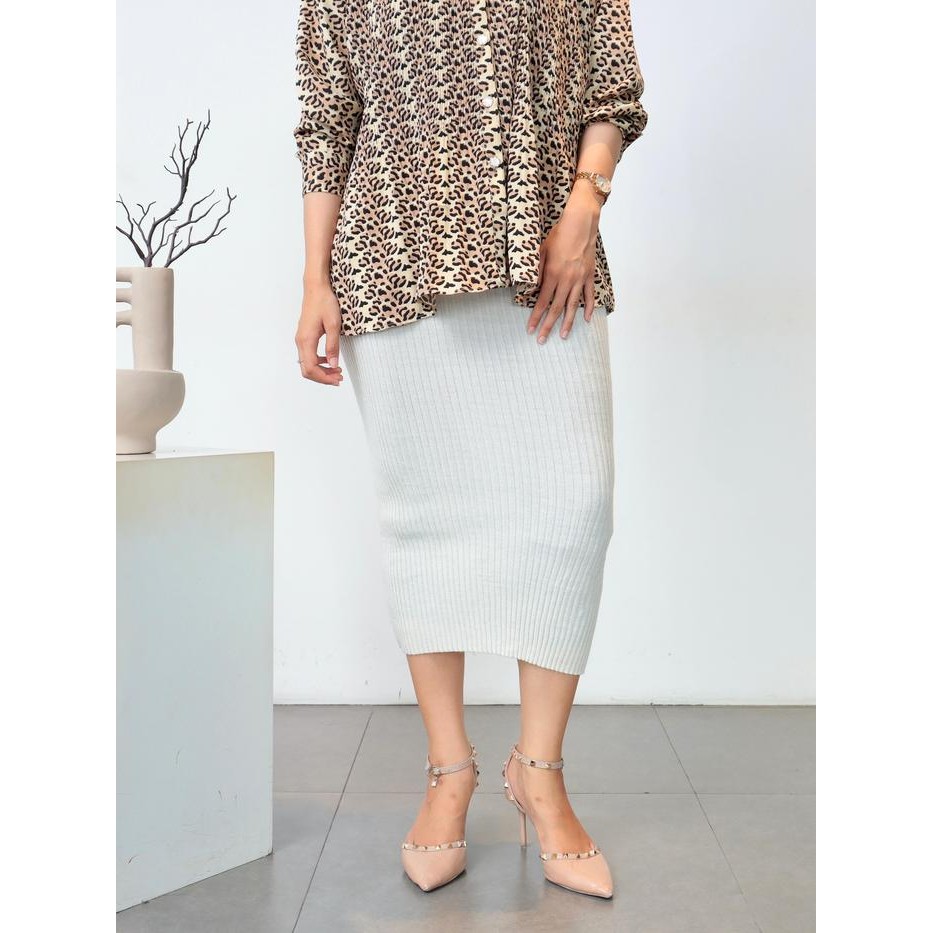 Rok Span Jumbo Rajut Ula dengan Desain Trendi dan Nyaman - Panjang Bawahan Knit Casual Muslim Hitam