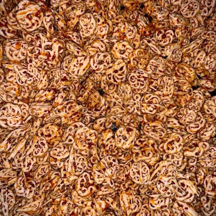 

Pilihan- Kerupuk Mawar Atau Kerupuk Rafael Pedas Gurih Makanan Krupuk Cemilan Kering