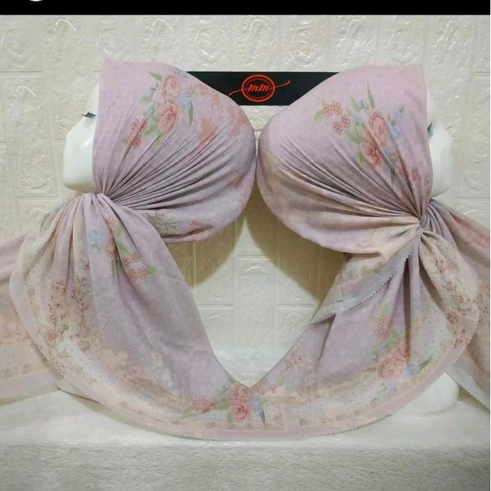 Hijab Segi Empat Voal Motif Bunga Pink Soft