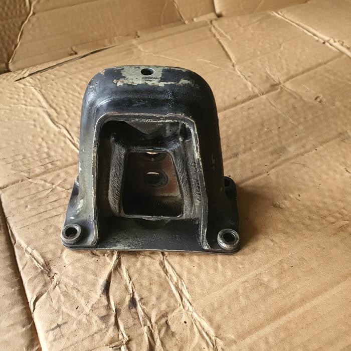 Bracket Gardan Belakang W123 tiger