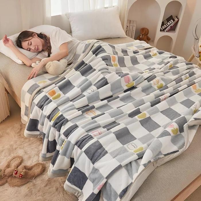 Selimut Bulu Halus Motif Kotak abu 150x200