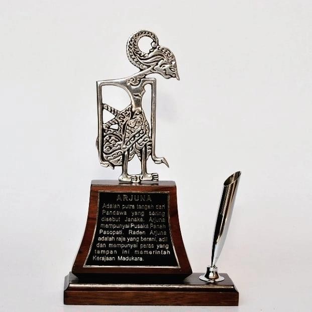 

Hiasan Meja Kantor Tempat Bolpoin Wayang