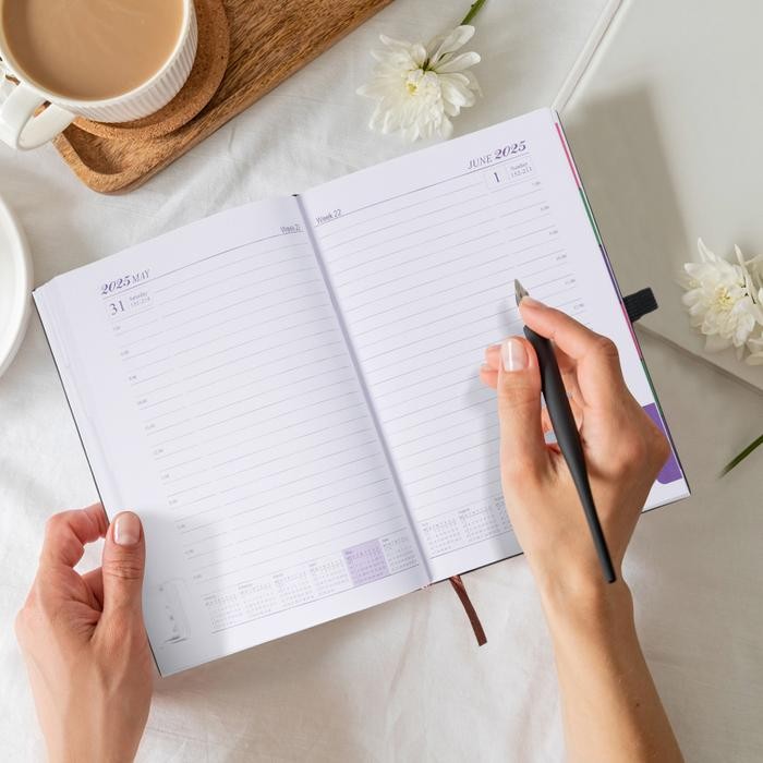 

Buku Agenda Planner 2025 Catatan Kerja Binder Jurnal Notebook Diary A5