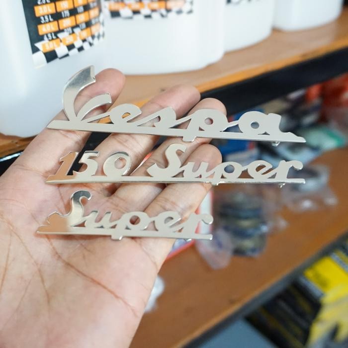 Aksesoris Vespa Emblem Vespa Super Latin Set