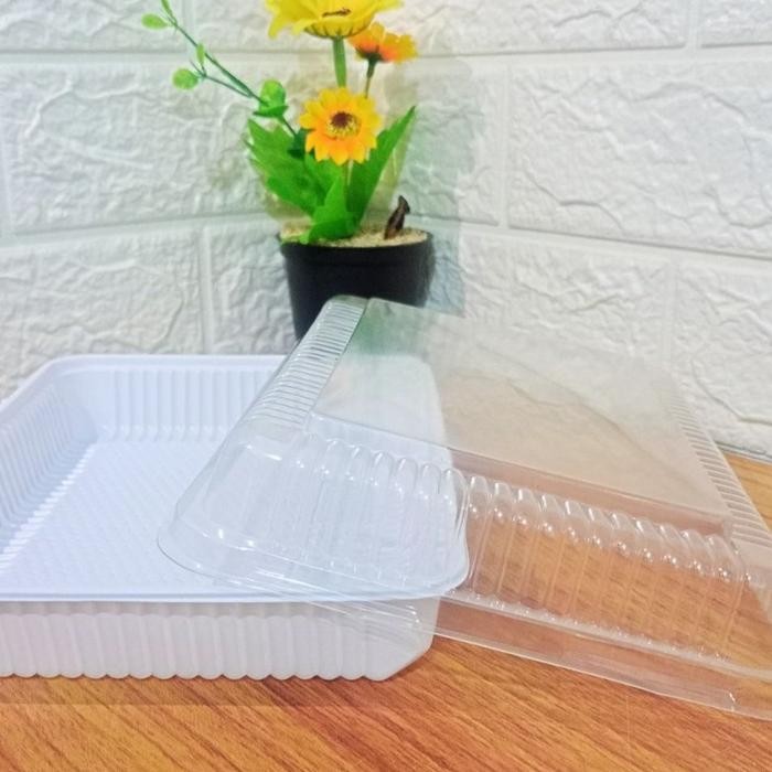 BelanjaHemARt- Mika Bento Putih/Mika Snack Box/ Mika Brownies 22X16X4 Cm