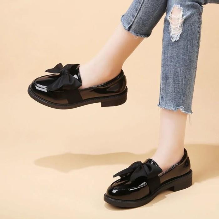 Sepatu Wanita Fashion Korea Style Hitam Black Premium Glossy Dockmart Pita Besar Pantofel Loafer
