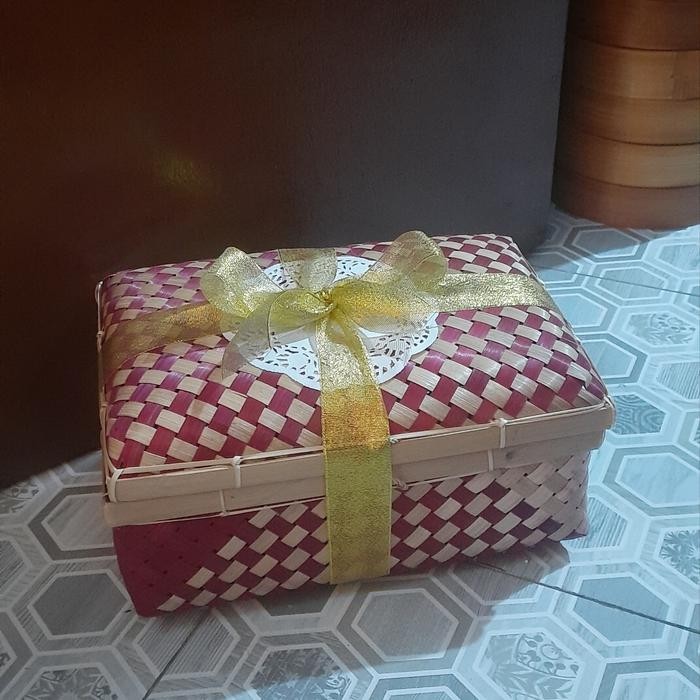 besek sokase besek bambu merah 20 x 30cm tinggi 12