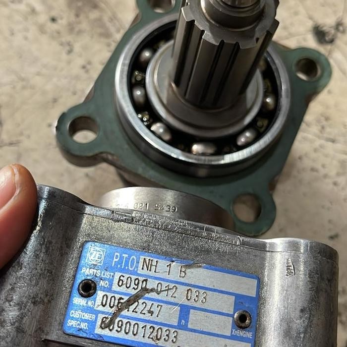 pompa pto shaft transmisi PTO zf bekas