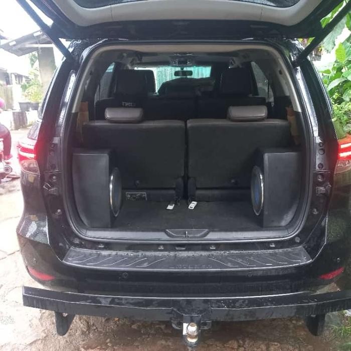 box sudut subwoofer slim untuk mobil
