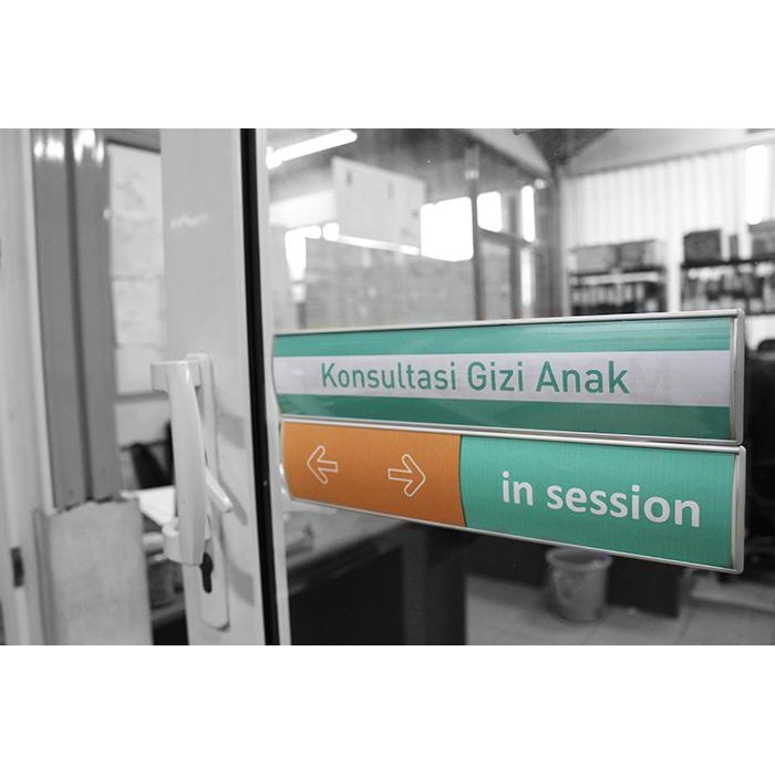 

PAPAN PETUNJUK SIGNAGE RUANG (MEETING ROOM 28 X 6 CM 2 ROW)
