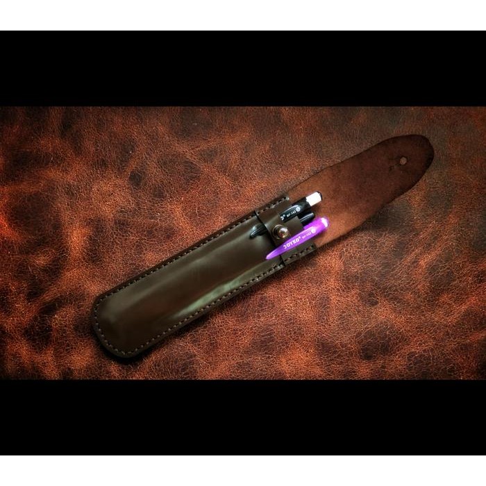 

TEMPAT PENSIL BAHAN KULIT SAPI ASLI FREE GRAVIR - WARNA COKLAT TUA