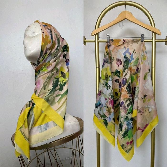 Top SEGIEMPAT VOAL MOTIF PREMIUM KODE 91