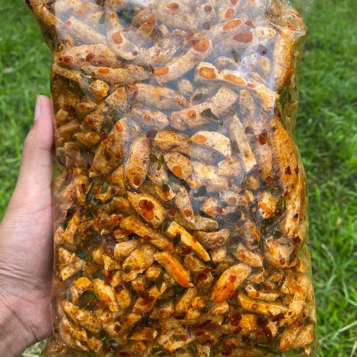 

BASRENG SULTAN PEDAS GURIH DAUN JERUK CIKRUH 500GRAM SNAK DISEBLAKAN COD MAKARONI KRIPIK USUS