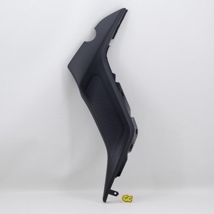 Cover Mole Sayap Depan Kiri Bawah Yamaha Gear 125