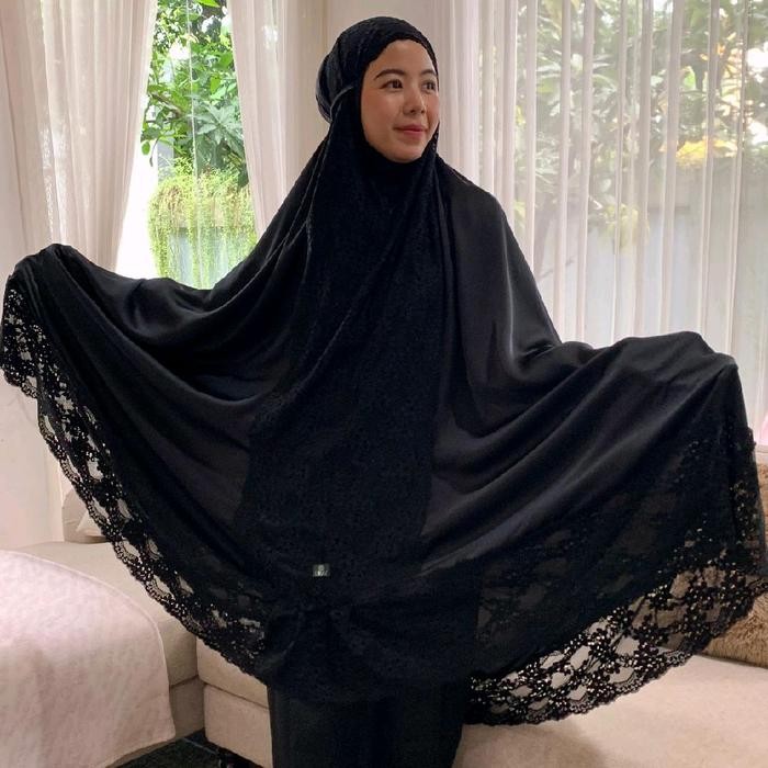 LUZZ - Mukena Mewah Khadijah LUZZ Hitam Jumbo Renda Bawahan Polos