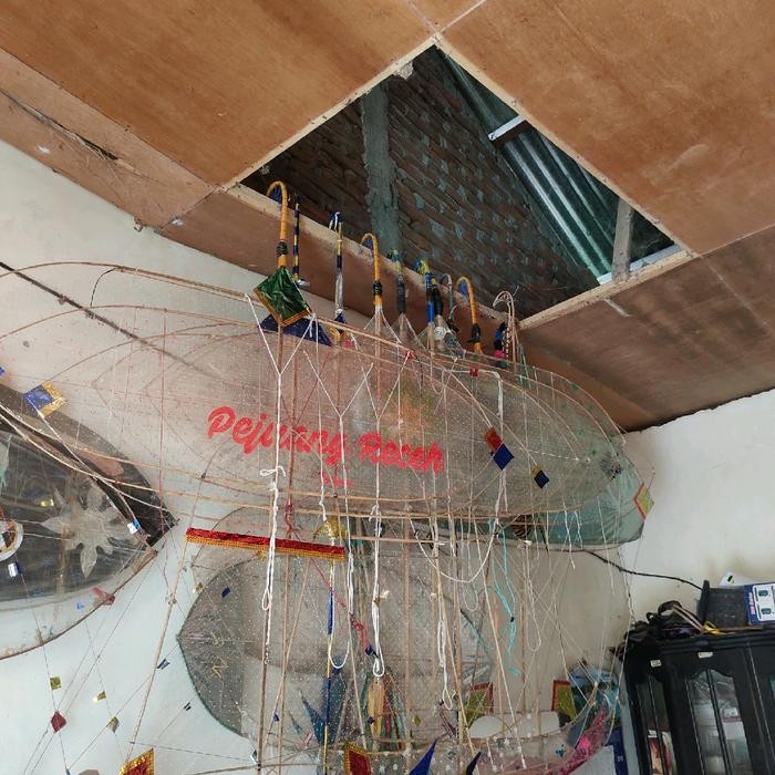 layangan dan pitu-pitu satu set