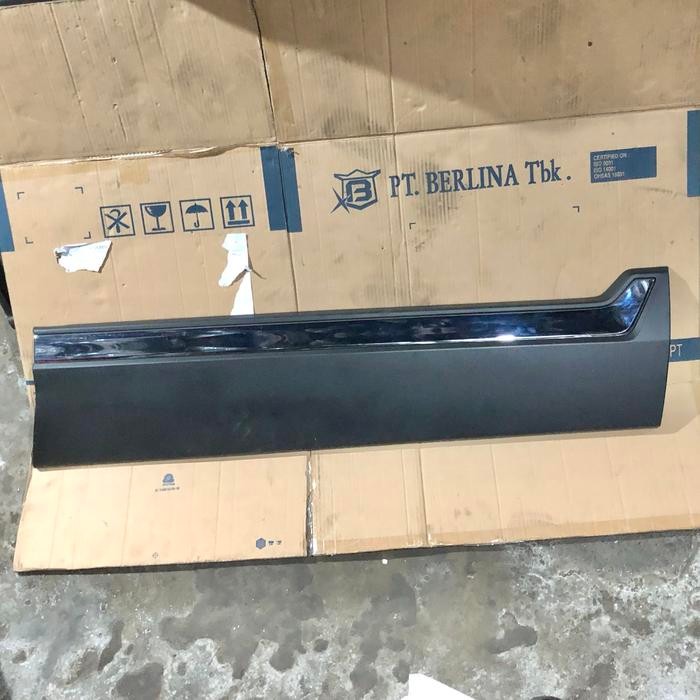 Moulding Spoiler Garnish Pintu Depan Kanan CRV 2017-2022 Original
